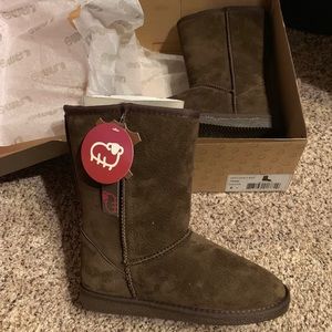 Lamo Women’s Suede 9” Boot in Chocolate